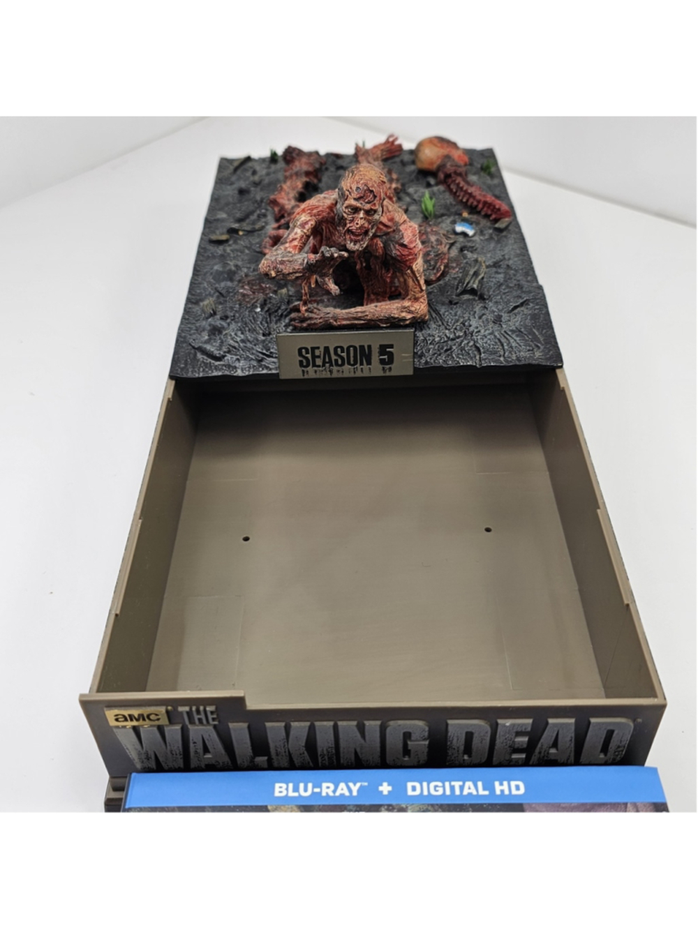 The Walking Dead Complete Season 5 Asphalt Walker Limited Edition - Picture 10 of 16